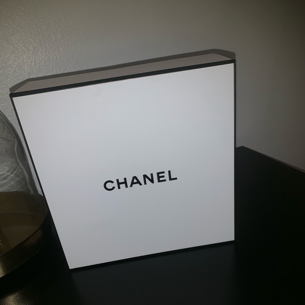 Chanel box - Picture 2 of 3